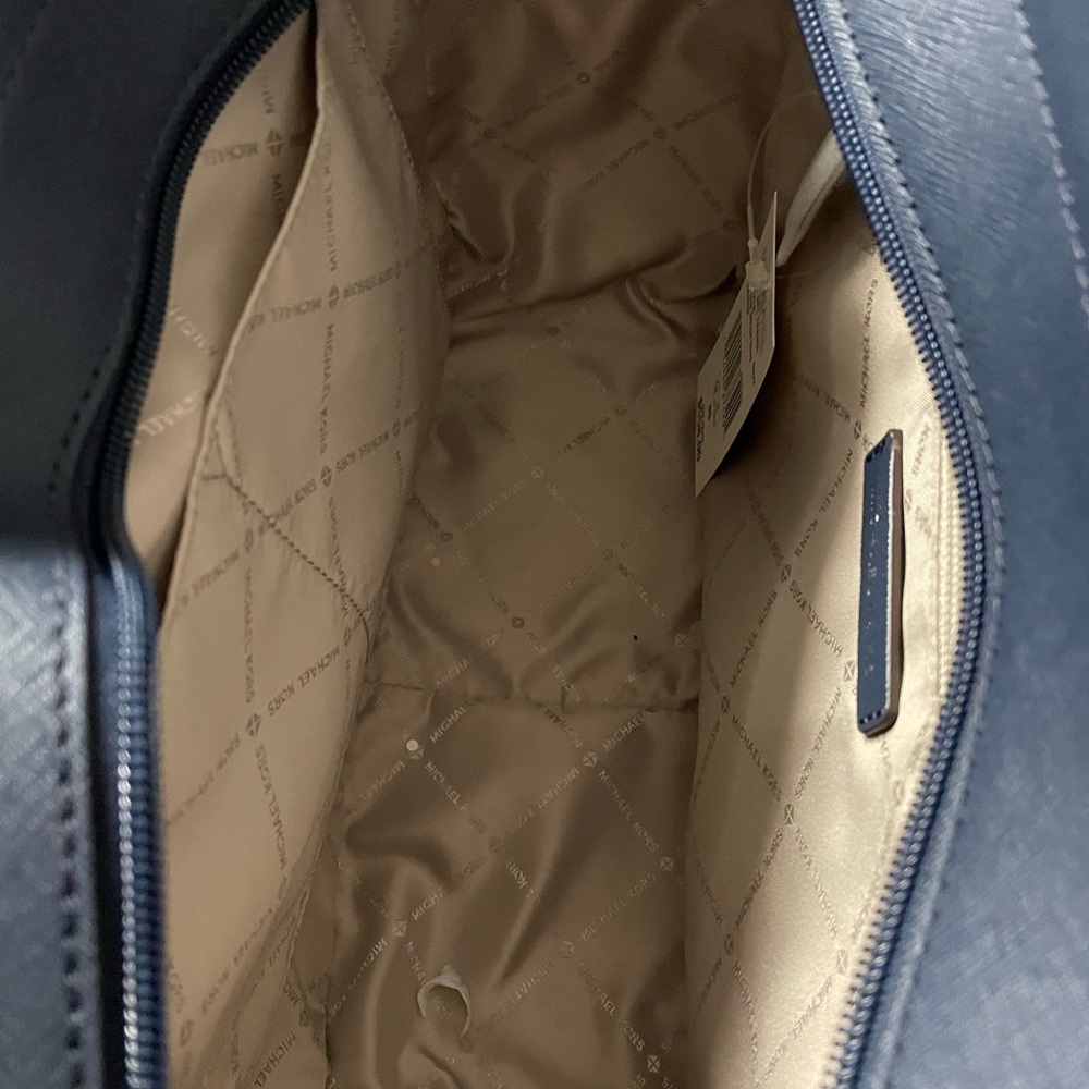 Navy blue Michael Kors purse. Brand new - Picture 3 of 6